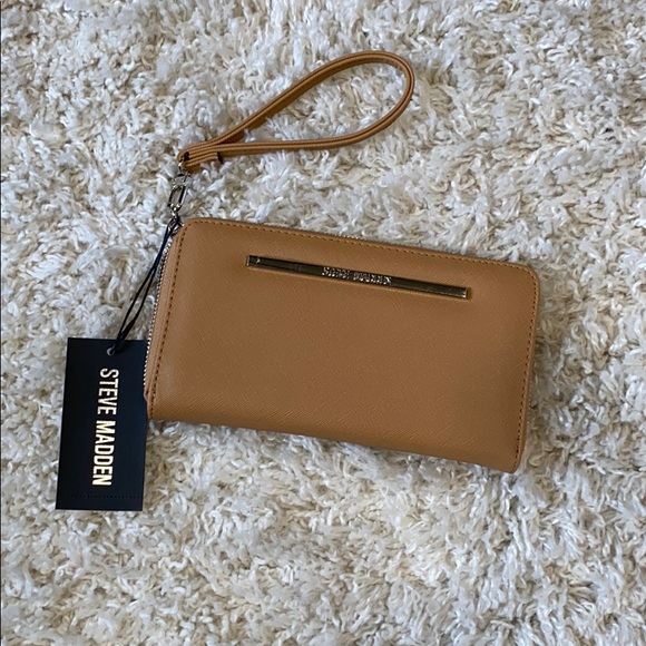 Steve Madden Handbags - Steve Madden Wrislet Wallet